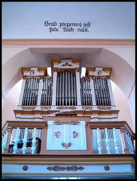 Organ v kostole Organ v kostole